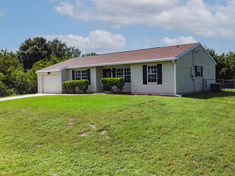 610 NW Billiar Ave — Photo 6