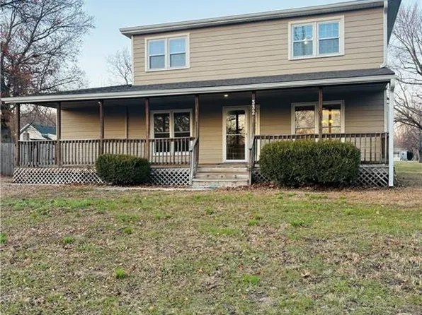 332 E Park Ave, La Cygne, KS 66040