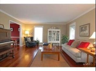 27940 N Chevy Chase Rd, Mundelein, IL 60060