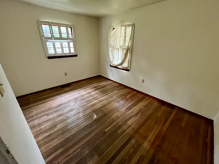 908 W McDaniel St — Photo 3