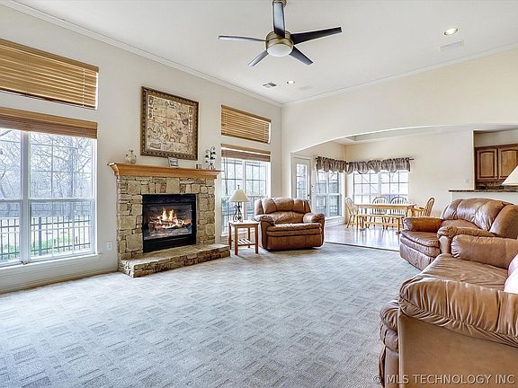 3rd image of 11082 S 55th Pl