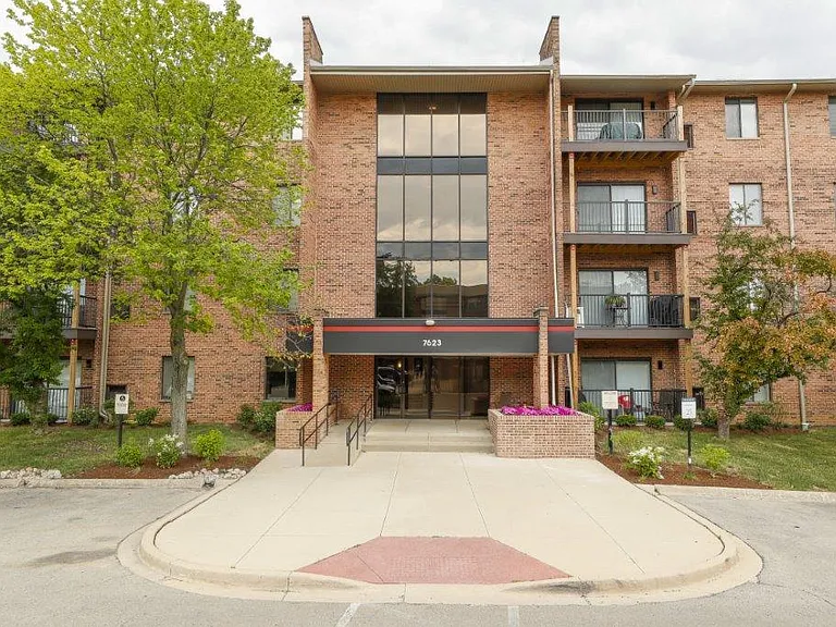 Farmingdale Apartments — Photo 32