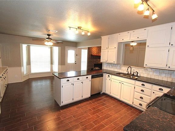 5th image of 402 Duvall Blvd