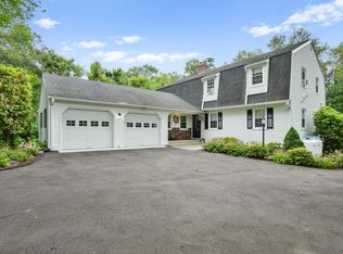 7 Colonial Dr, Bethel, CT 06801