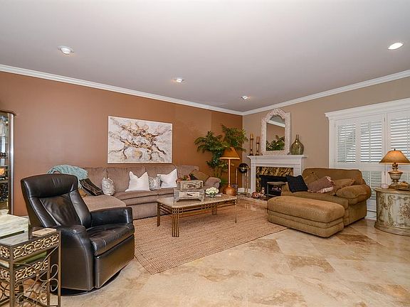 3rd image of 600 Wilcrest Dr APT 44