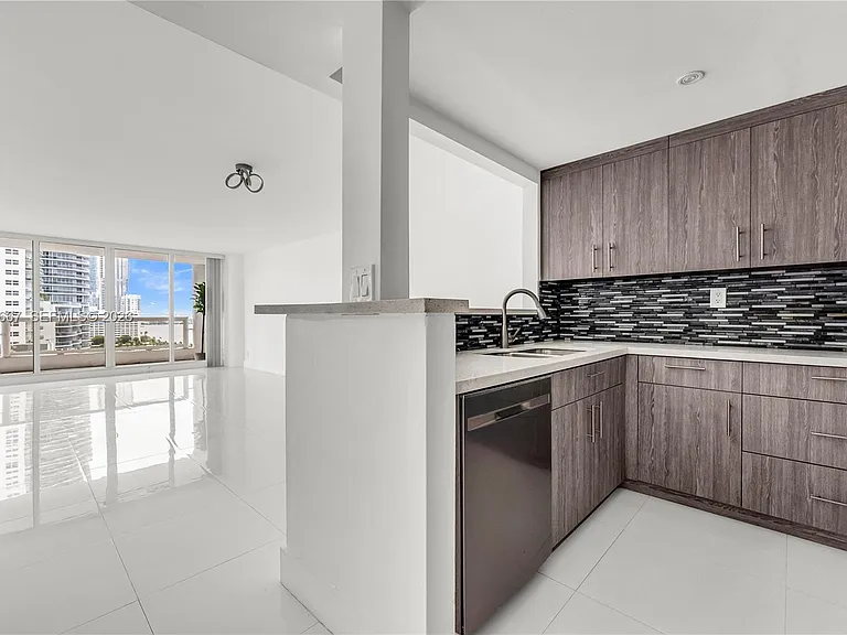 1717 N Bayshore Dr #A-1650 — Photo 25