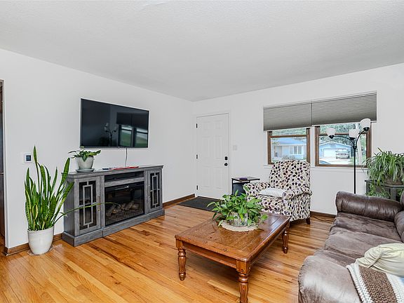 4th image of 518 Lewis Ave