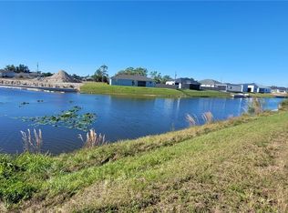 542 NE 5th Pl, Cape Coral, FL 33909
