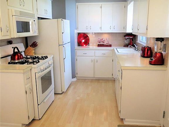 4th image of 705 Central Parkway Ave SE