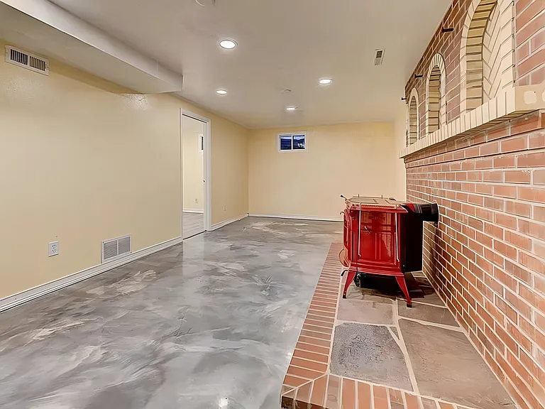34 N Garland Ave — Photo 23