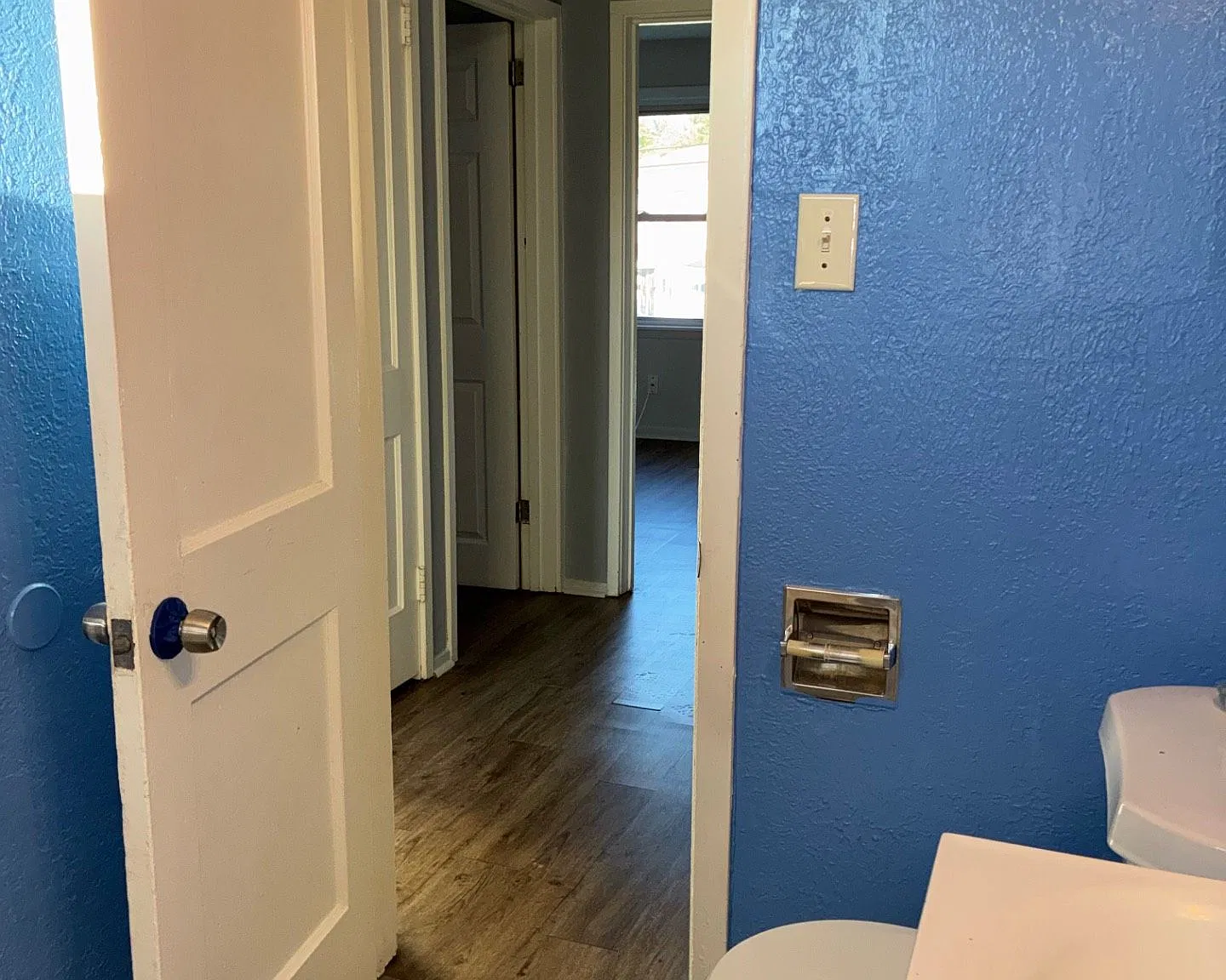 Charming 2-Bedroom Property in Prime Location — Photo 3