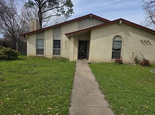 934 Meadowdale Cir, Garland, TX 75043