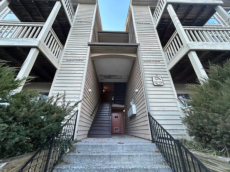 Princeton Circle West Apartments — Photo 36