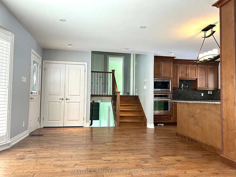 5183 Cherryhill Cres — Photo 10