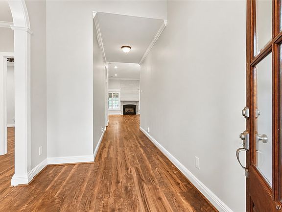 3rd image of 2401 Maple Ridge Dr