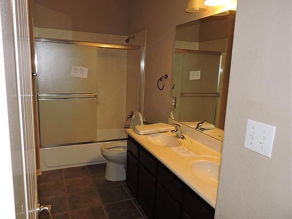 4th image of 1600 Greenside Dr