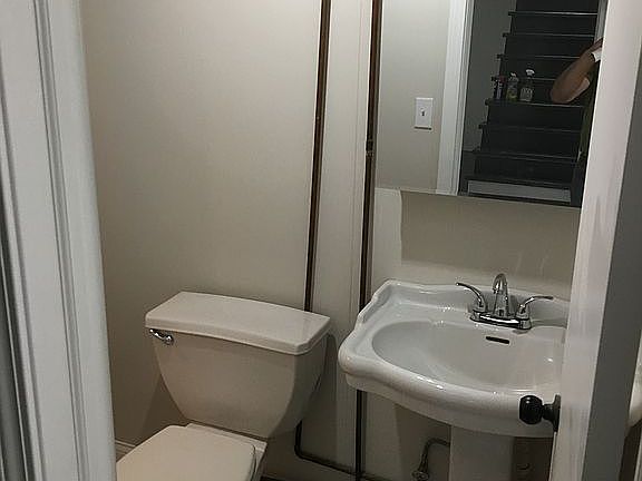 5th image of 1107 Hilltop Dr