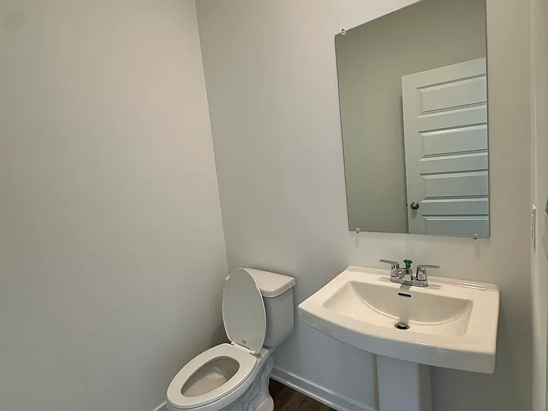 545 Yosemite Way — Photo 10