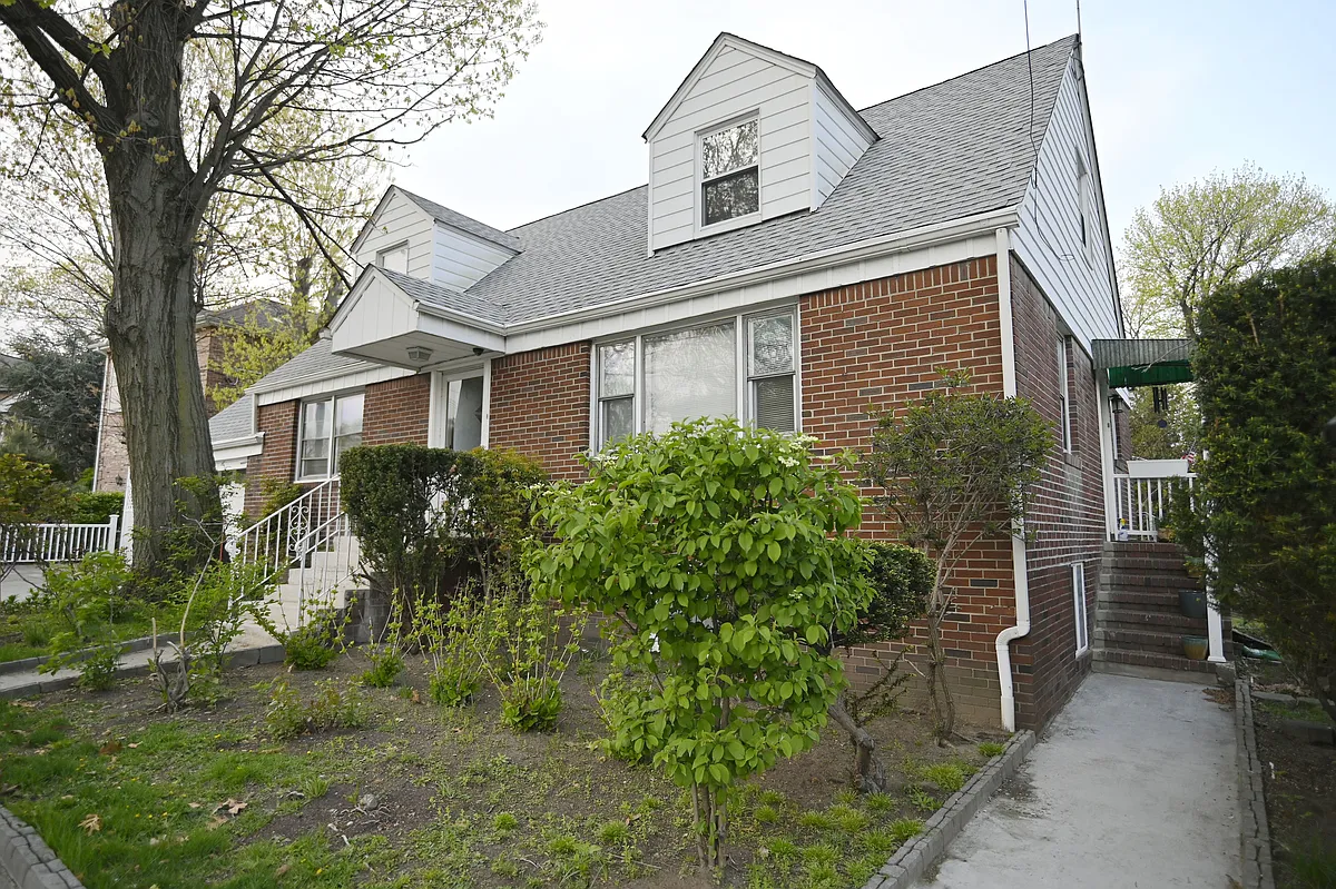 Building Photo - 333 Tremont Ave #2