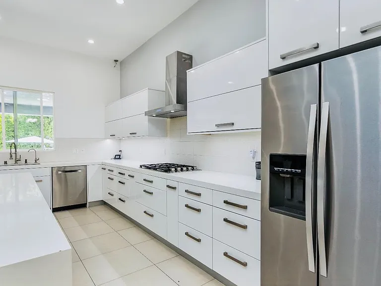 5657 Wilkinson Ave — Photo 24