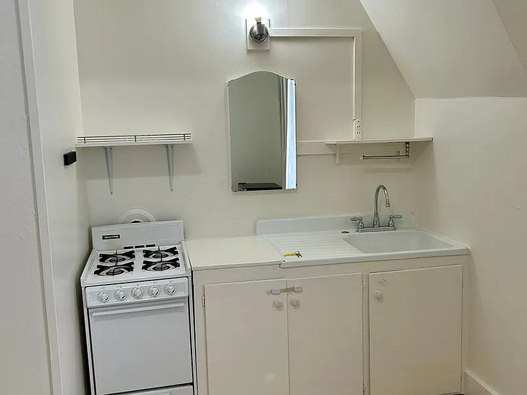 703 Salem St — Photo 3