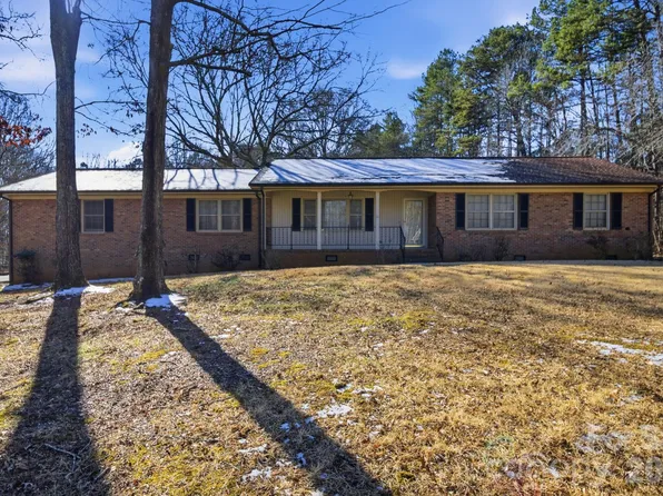 1889 Berrywood Ln, Clover, SC 29710
