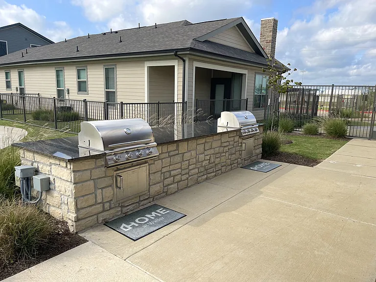 Home at Waller — Photo 18