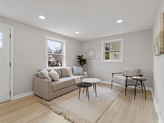 3rd image of 416 Lawnwood Ave