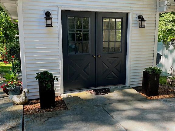 5th image of 10420 Clarendon Ave