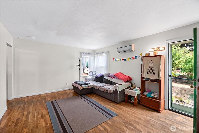 5th image of 6802 S Ferdinand Street