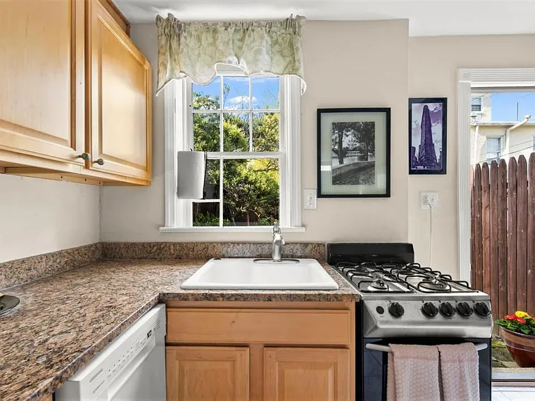 310 Millers Ct NE — Photo 5