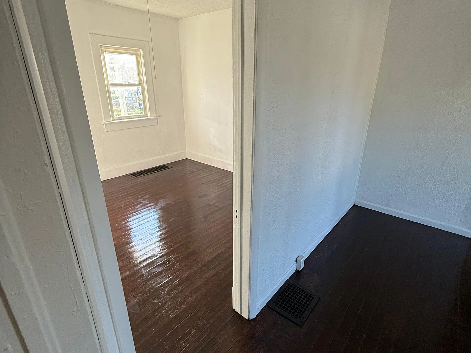 3 bed, 988 sqft, $1,250 — Photo 3