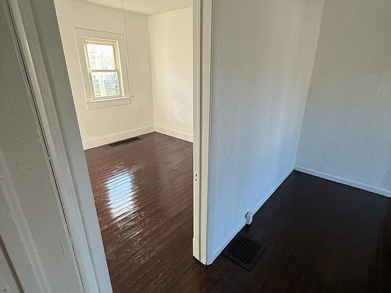 822 N Turner St — Photo 3