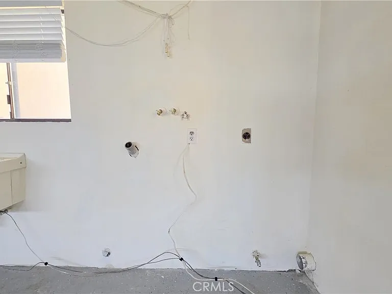 335 Eola Dr — Photo 31