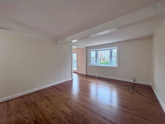 5th image of 85 Ivy St Unit B