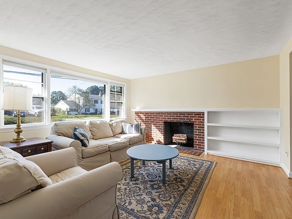 3rd image of 23 Spring Valley Rd