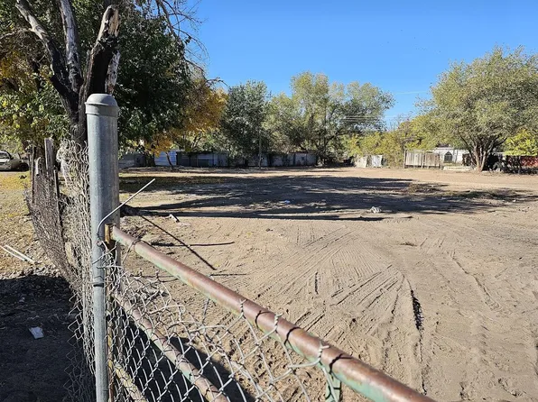 23 Lake View St, Los Lunas, NM 87031