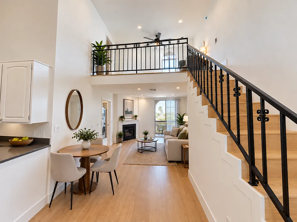 1BD LOFT
Dinning Section
Stairs To Loft