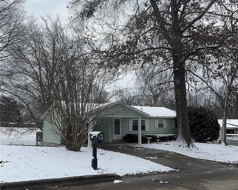 1st image of 330 Barberry St