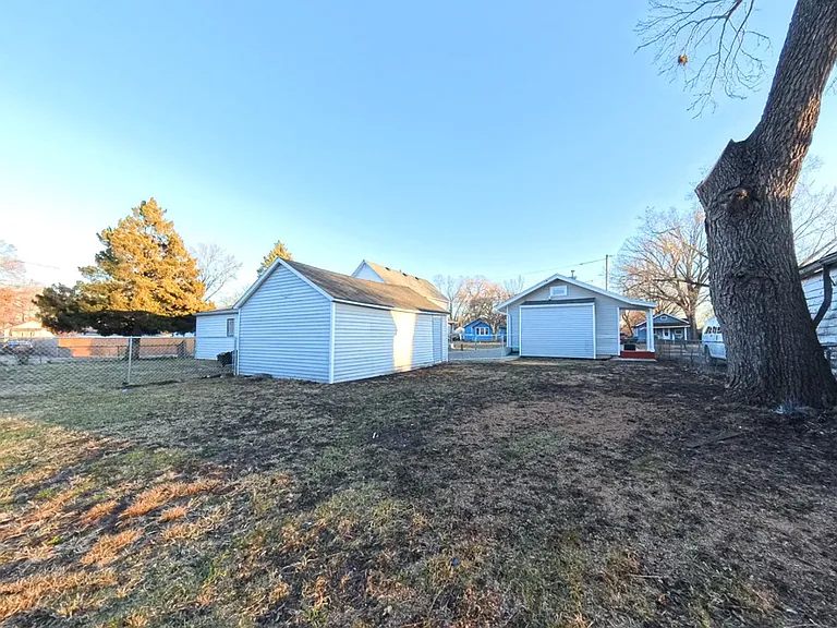 2716 Maple St — Photo 13