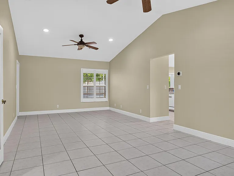 4481 NW 20th Ave — Photo 3