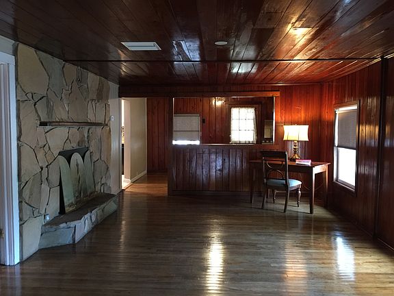 4th image of 2403 Huron Ln