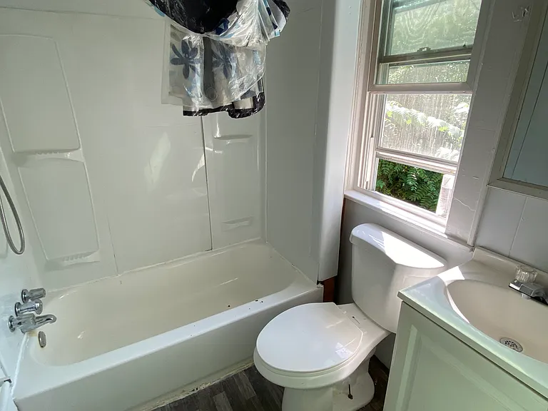 86-88 E Walnut St #2 — Photo 7