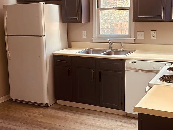 4th image of 4418 Coopers Creek Dr SE
