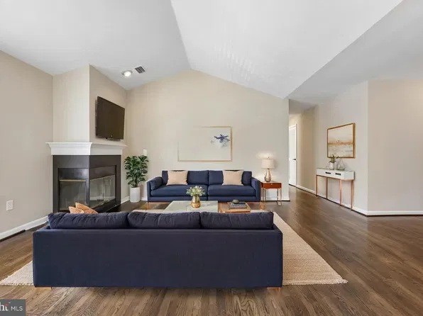 5612 Willoughby Newton Dr Unit 35, Centreville, VA 20120