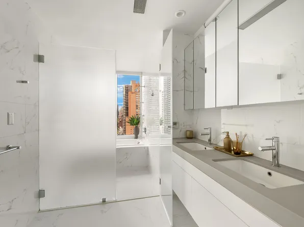 301 East 61st Street image 7 of 15