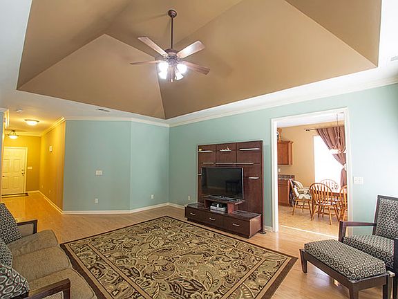 5th image of 1041 Washington Ct