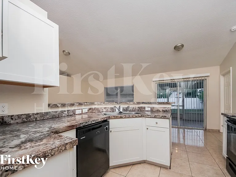 1307 Dover Dr — Photo 5