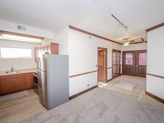 Smaller 800 sf apartment with open floor plan