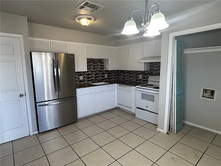 1606 Cimmarron St #A — Photo 6